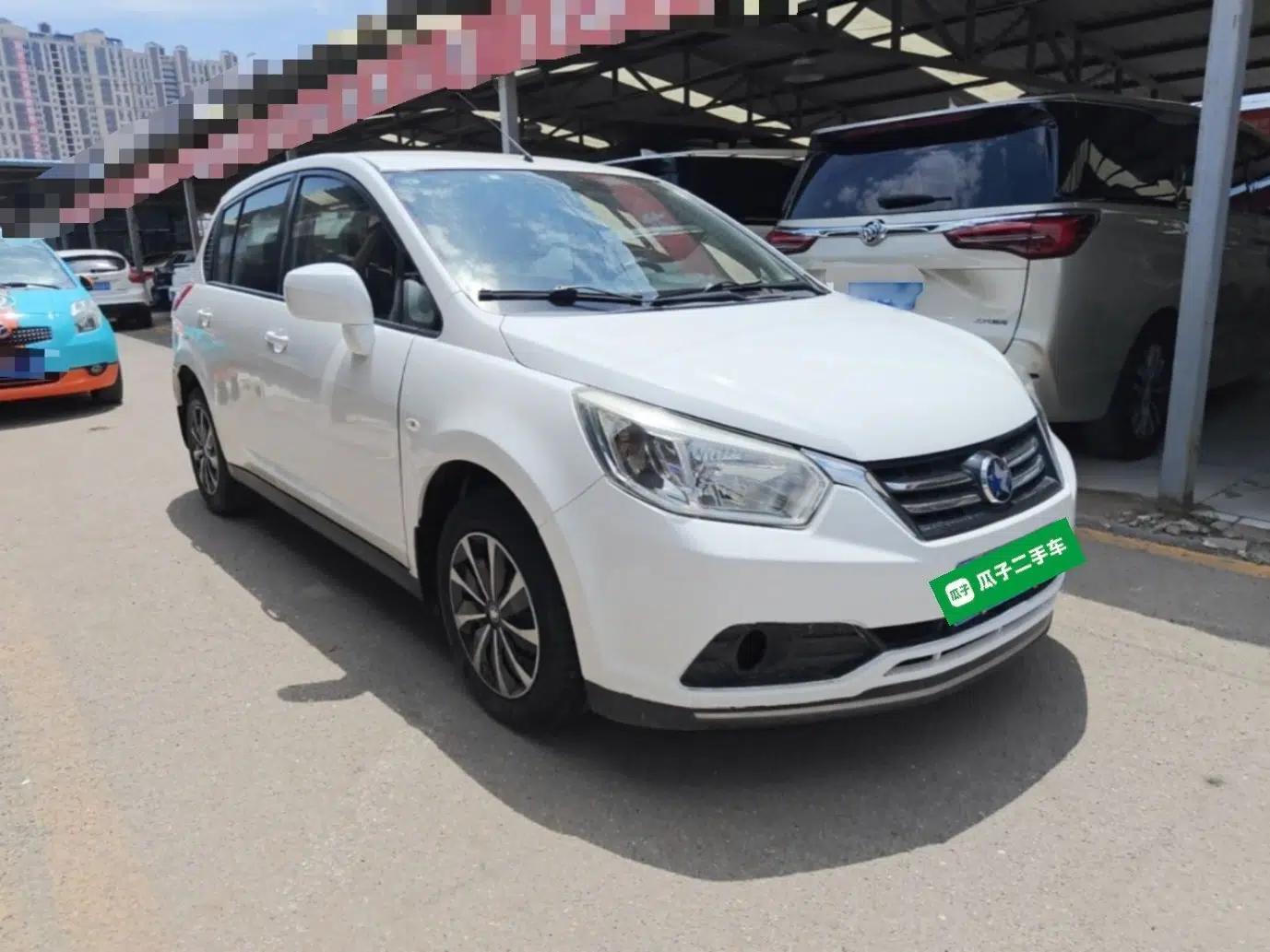 Venucia R50 2015 1.6L Automatic Fashion Edition — миниатюра 3