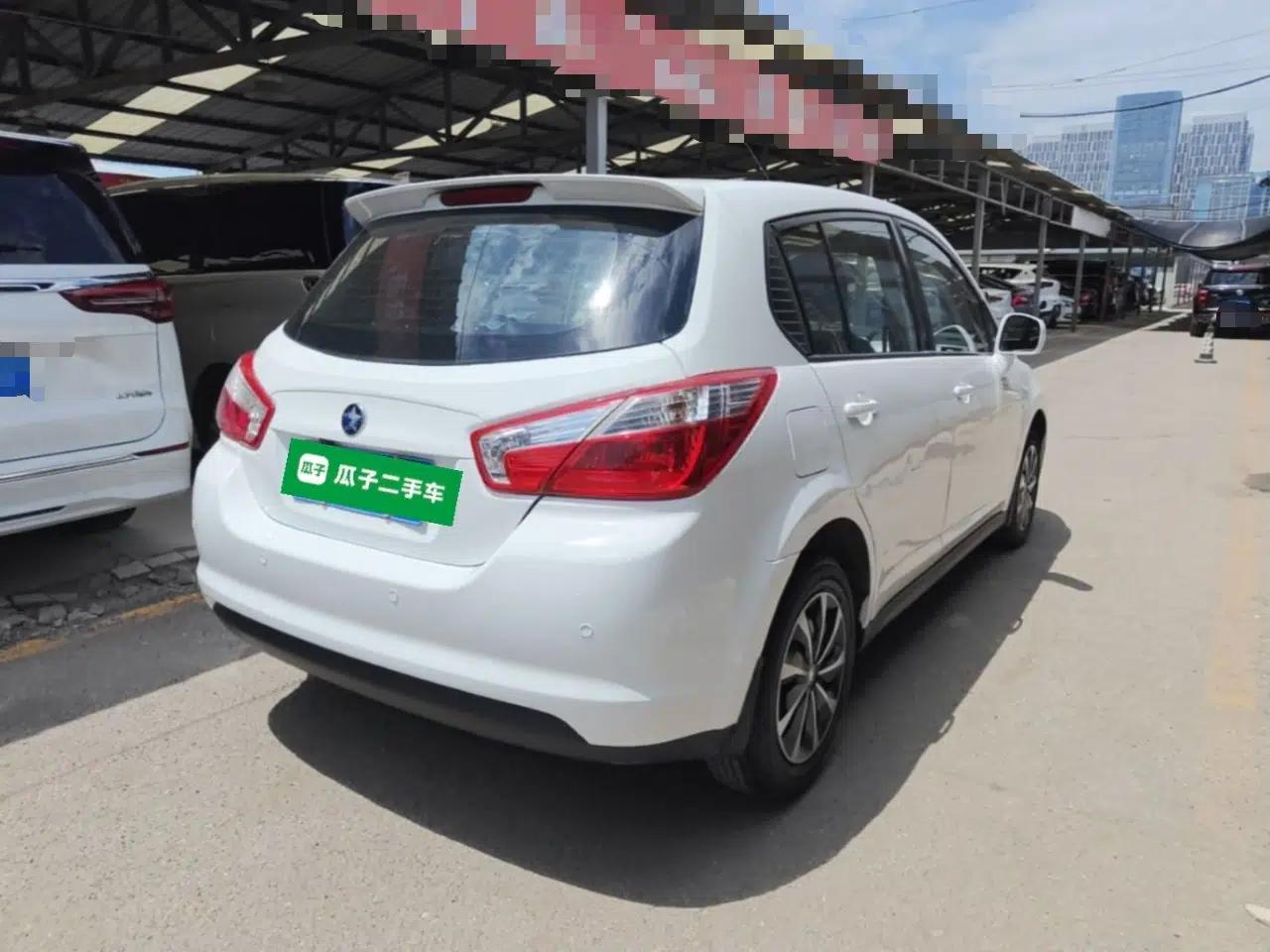 Venucia R50 2015 1.6L Automatic Fashion Edition — миниатюра 6