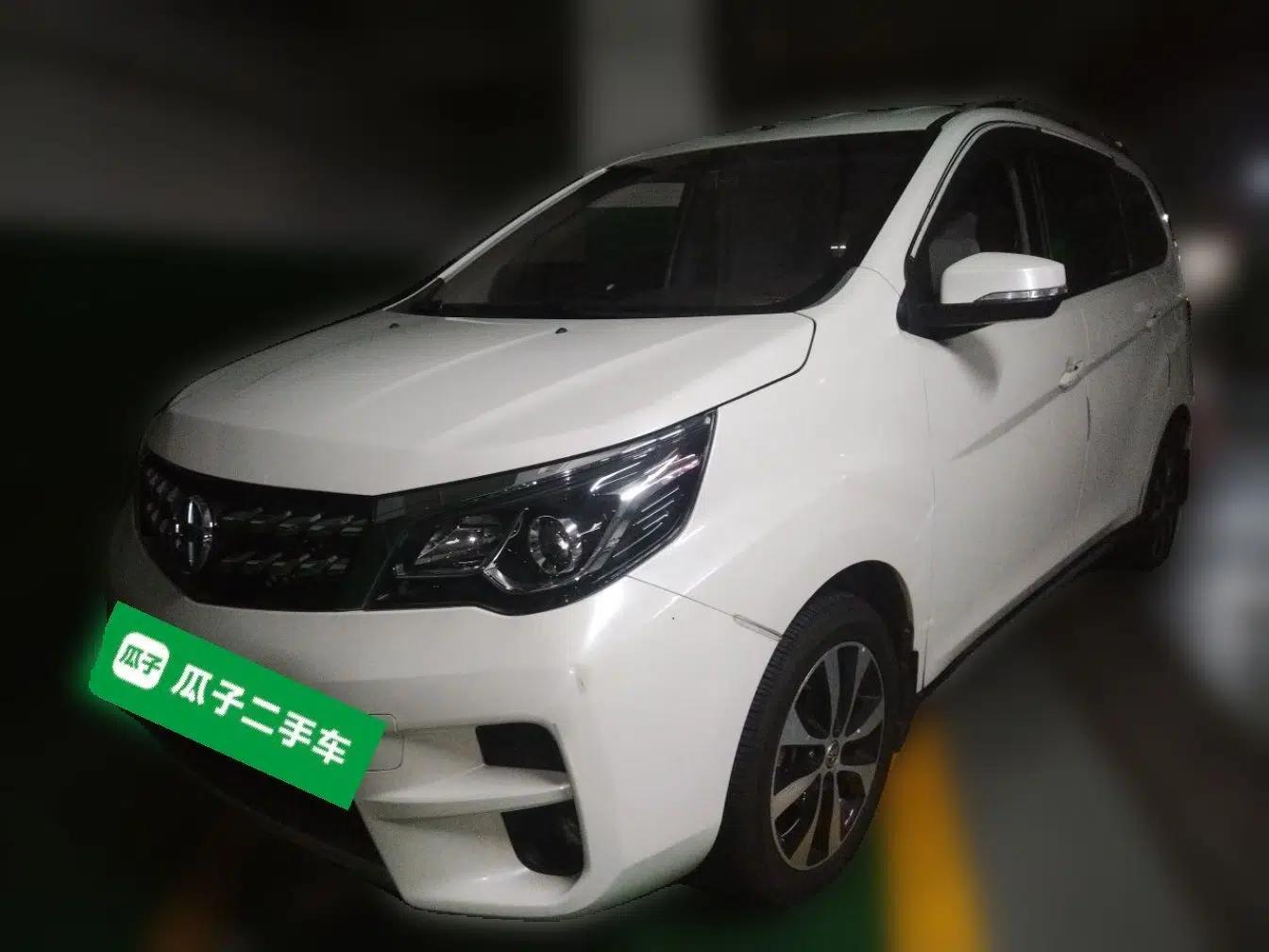 Venucia M50V 2019 1.6L CVT Luxury Edition — миниатюра 1