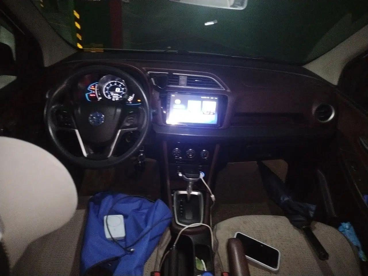 Venucia M50V 2019 1.6L CVT Luxury Edition — миниатюра 9
