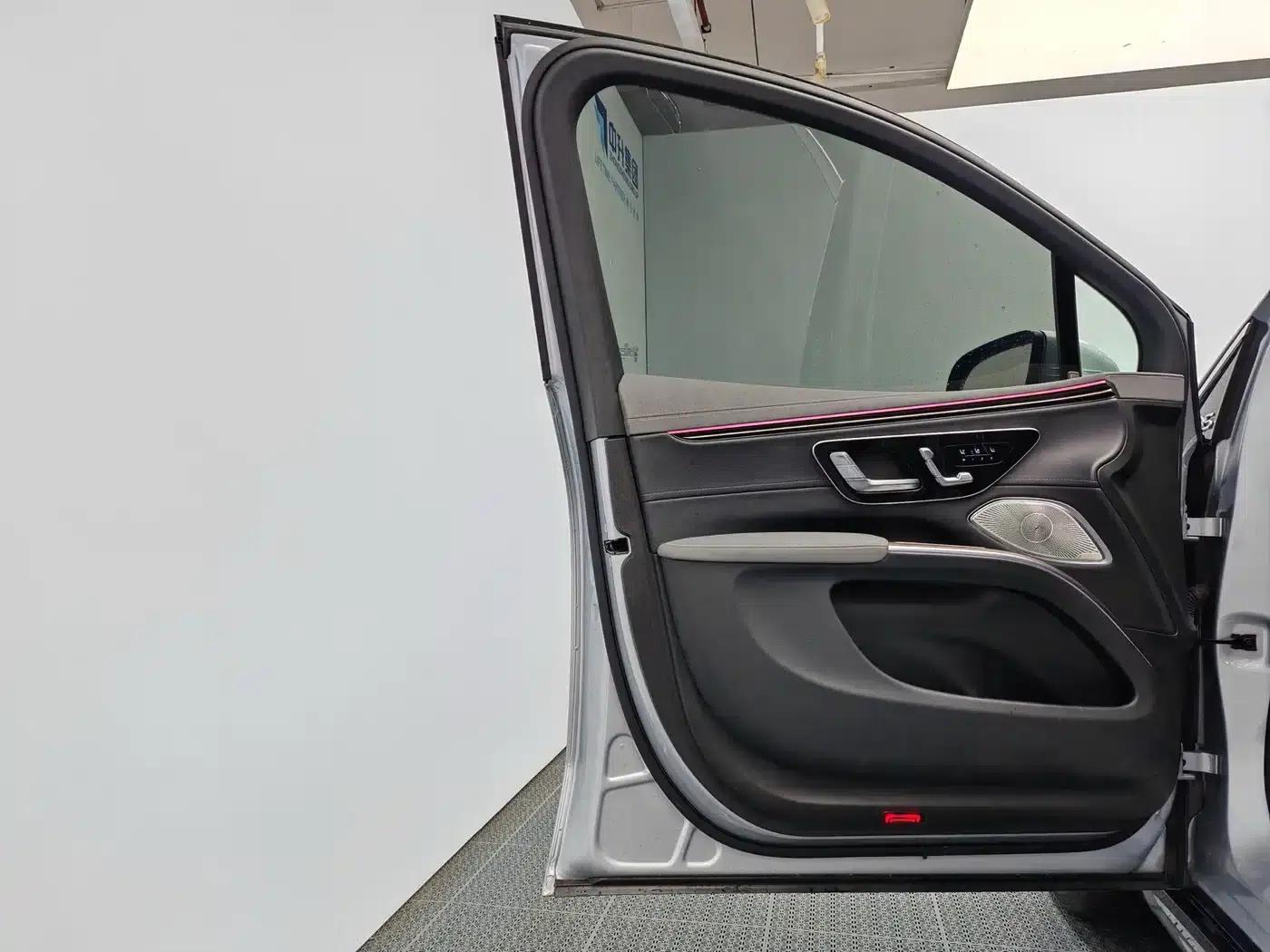 Mercedes-Benz EQS SUV 2023 450 4MATIC Pioneer Edition — миниатюра 13