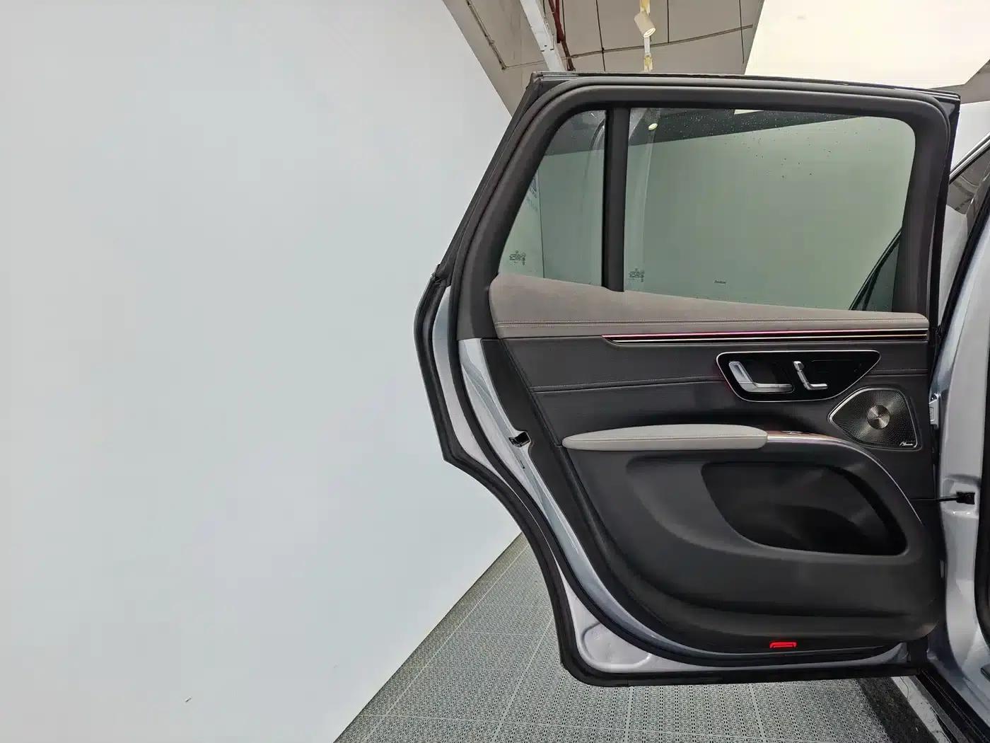 Mercedes-Benz EQS SUV 2023 450 4MATIC Pioneer Edition — миниатюра 14