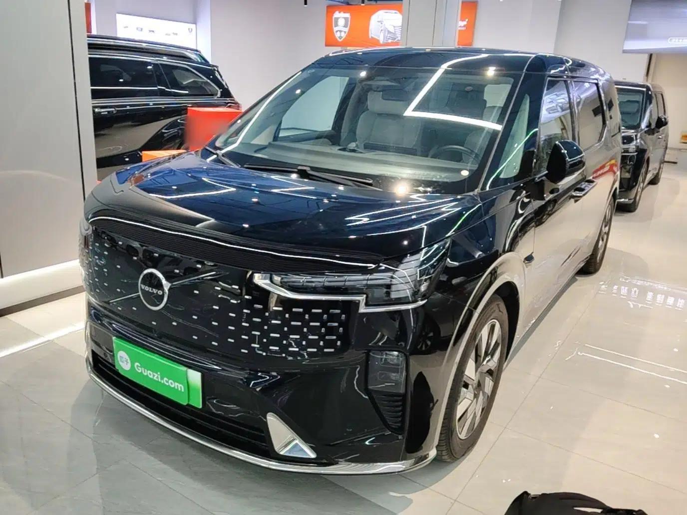 Volvo EM90 2025 Ultra Six-Seater — миниатюра 1
