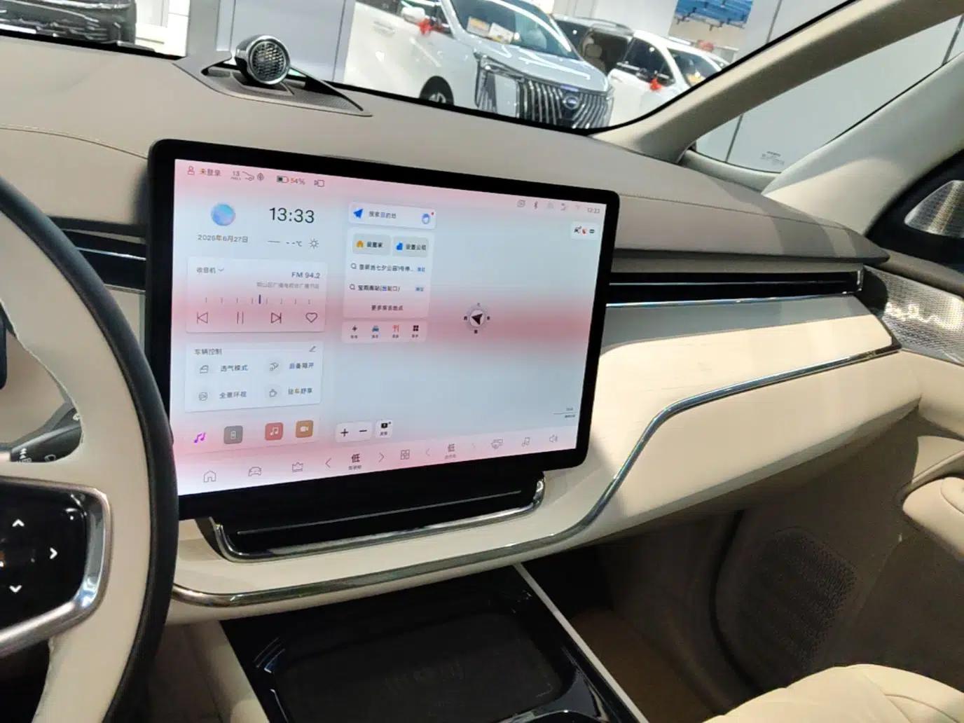 Volvo EM90 2025 Ultra Six-Seater — миниатюра 15