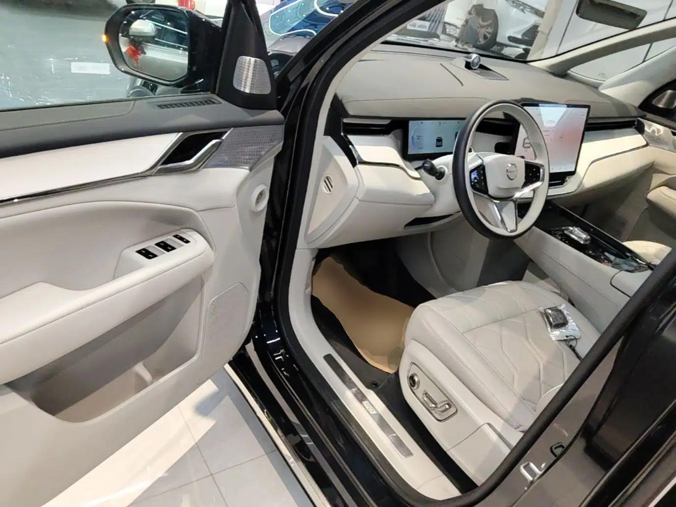 Volvo EM90 2025 Ultra Six-Seater — миниатюра 18
