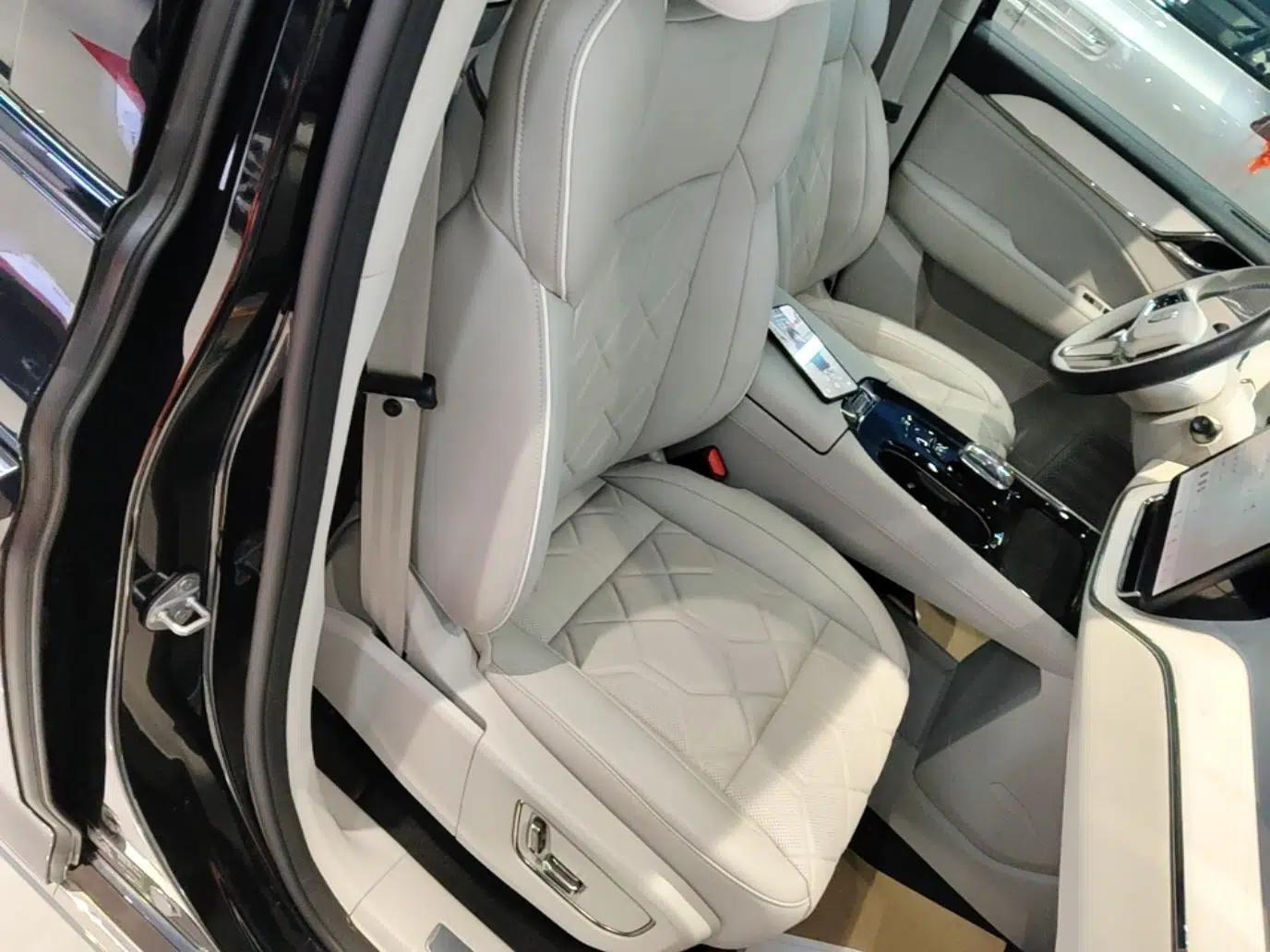 Volvo EM90 2025 Ultra Six-Seater — миниатюра 19