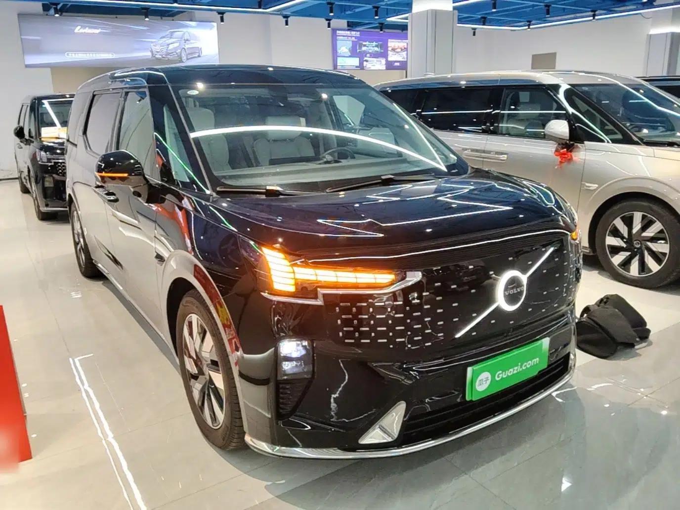 Volvo EM90 2025 Ultra Six-Seater — миниатюра 3