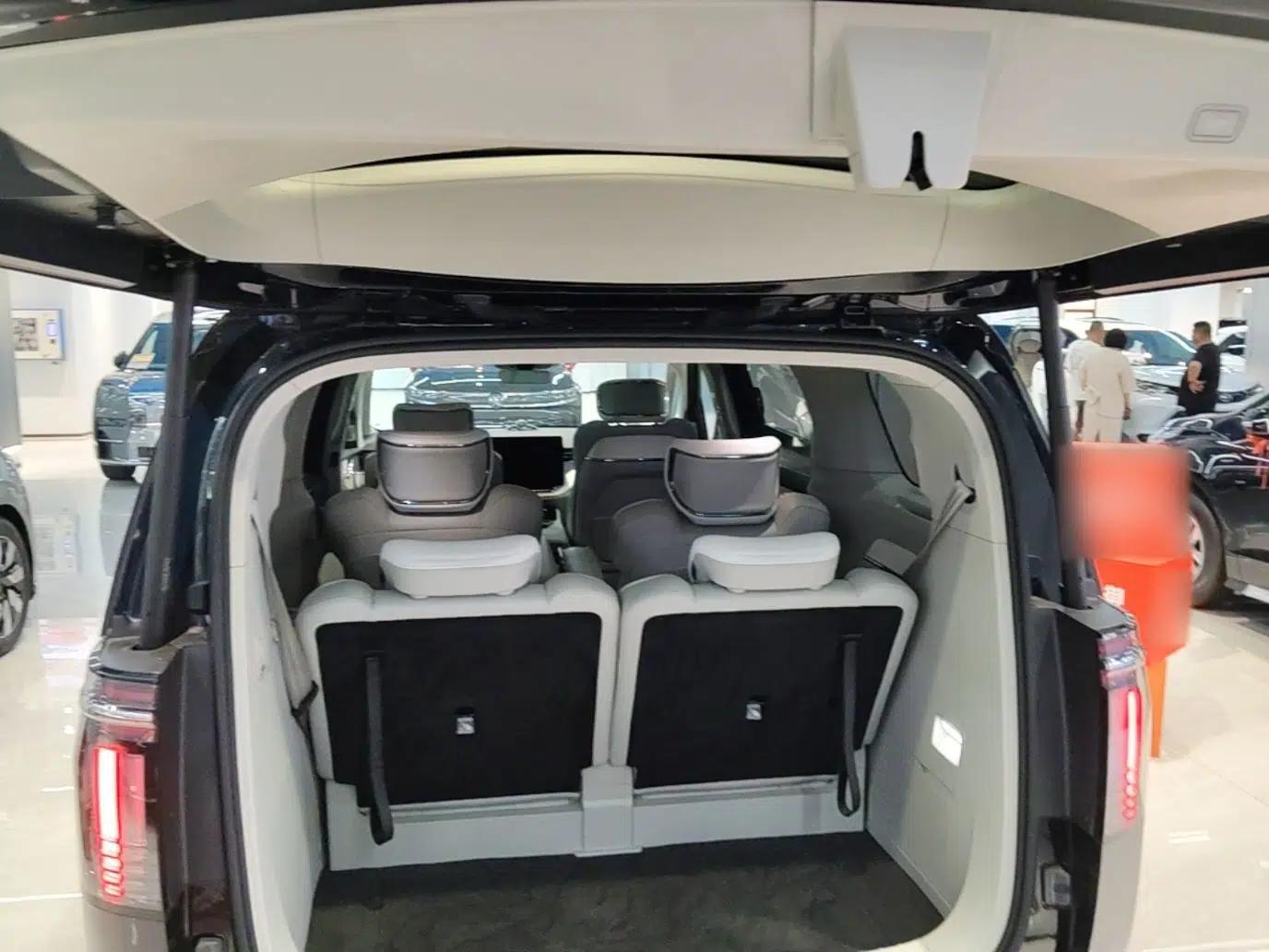Volvo EM90 2025 Ultra Six-Seater — миниатюра 22