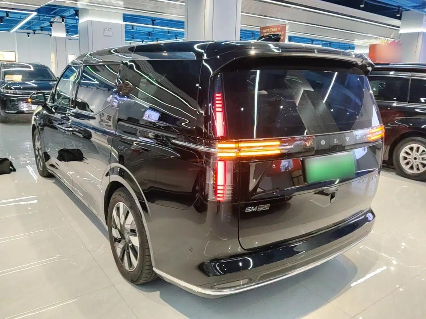 Volvo EM90 2025 Ultra Six-Seater — миниатюра 4