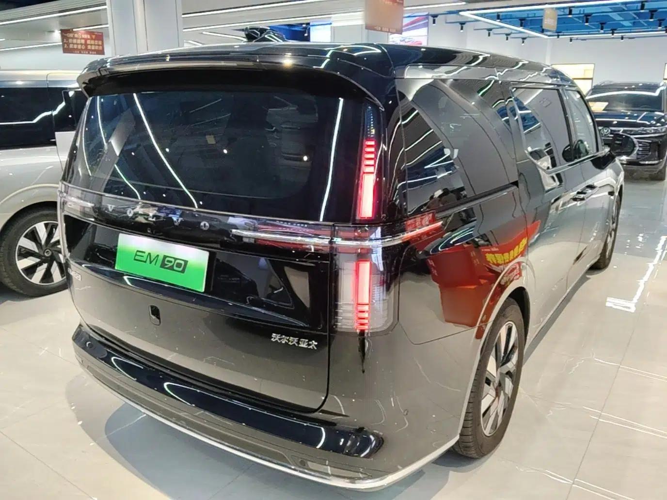 Volvo EM90 2025 Ultra Six-Seater — миниатюра 6