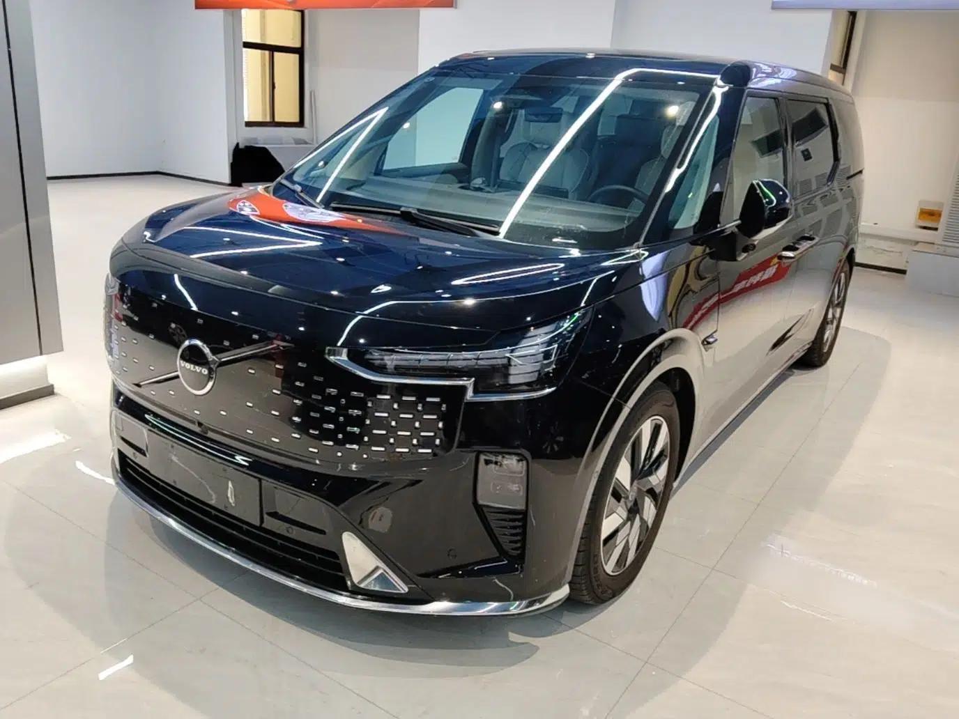 Volvo EM90 2025 Ultra Six-Seater — миниатюра 1
