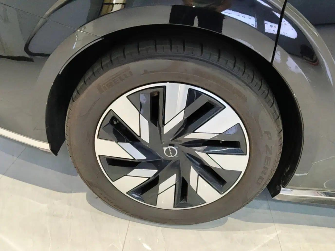 Volvo EM90 2025 Ultra Six-Seater — миниатюра 11