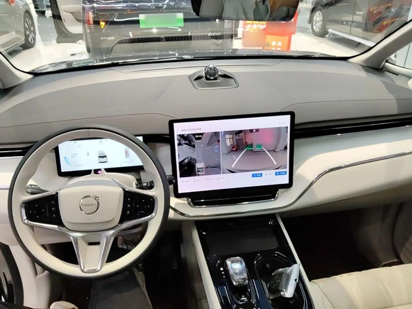 Volvo EM90 2025 Ultra Six-Seater — миниатюра 12