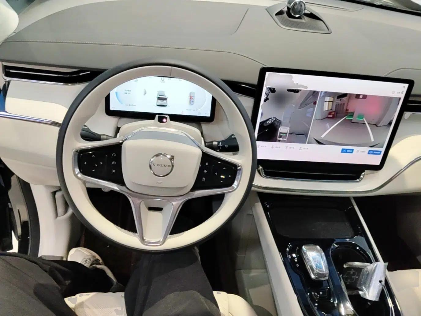 Volvo EM90 2025 Ultra Six-Seater — миниатюра 13