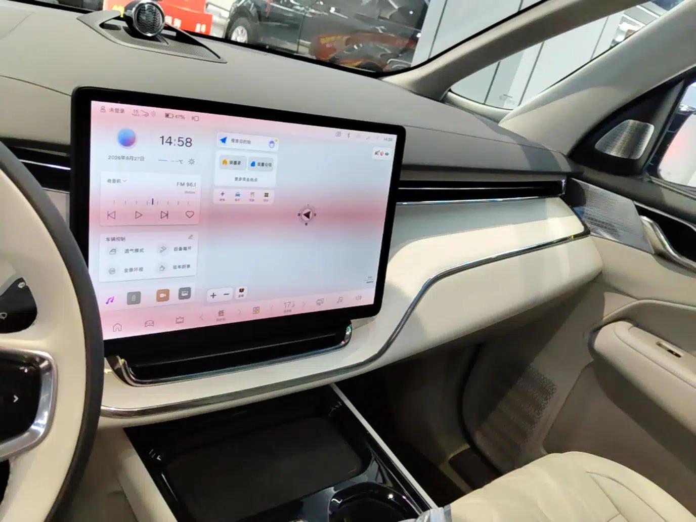 Volvo EM90 2025 Ultra Six-Seater — миниатюра 15