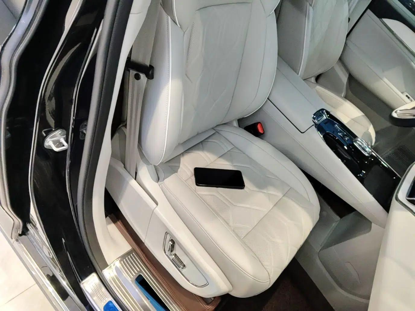 Volvo EM90 2025 Ultra Six-Seater — миниатюра 19