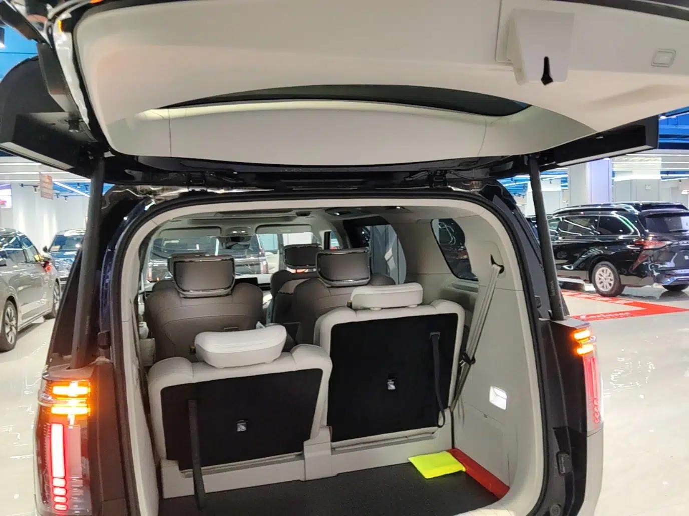 Volvo EM90 2025 Ultra Six-Seater — миниатюра 22