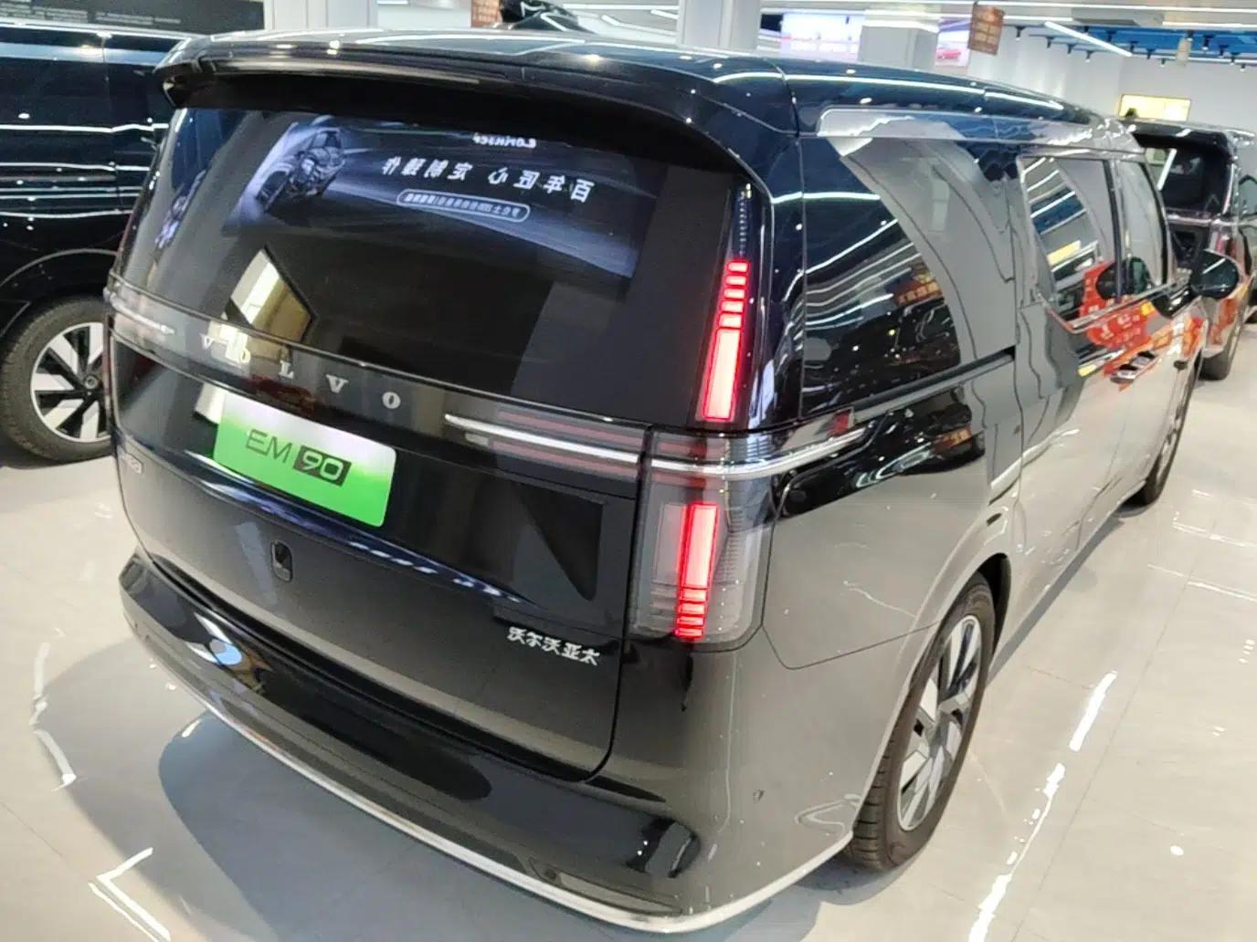 Volvo EM90 2025 Ultra Six-Seater — миниатюра 6
