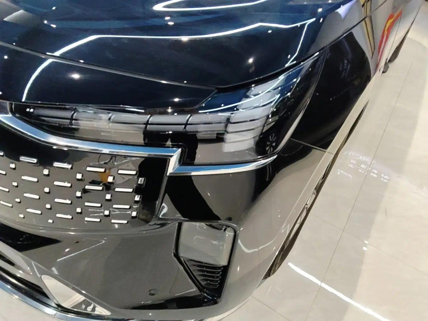 Volvo EM90 2025 Ultra Six-Seater — миниатюра 8