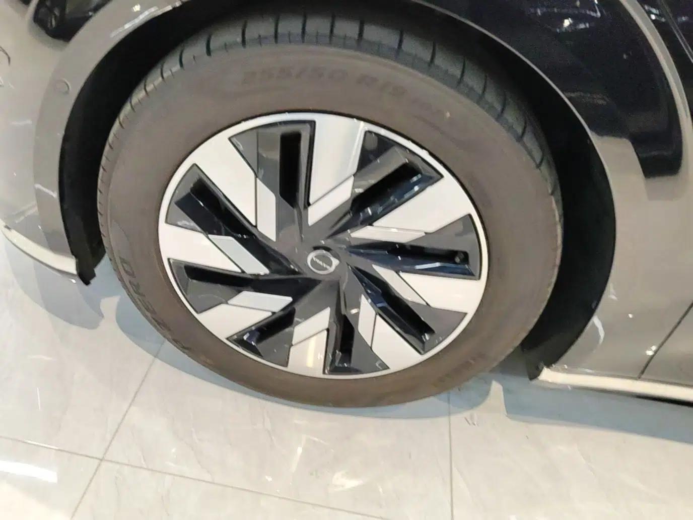 Volvo EM90 2025 Ultra Six-Seater — миниатюра 10