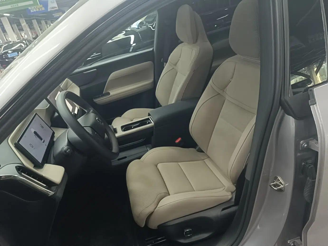 Volvo XC70 Plug-in Hybrid 2026 Model Four-Wheel Drive Long-Range Plus — миниатюра 22