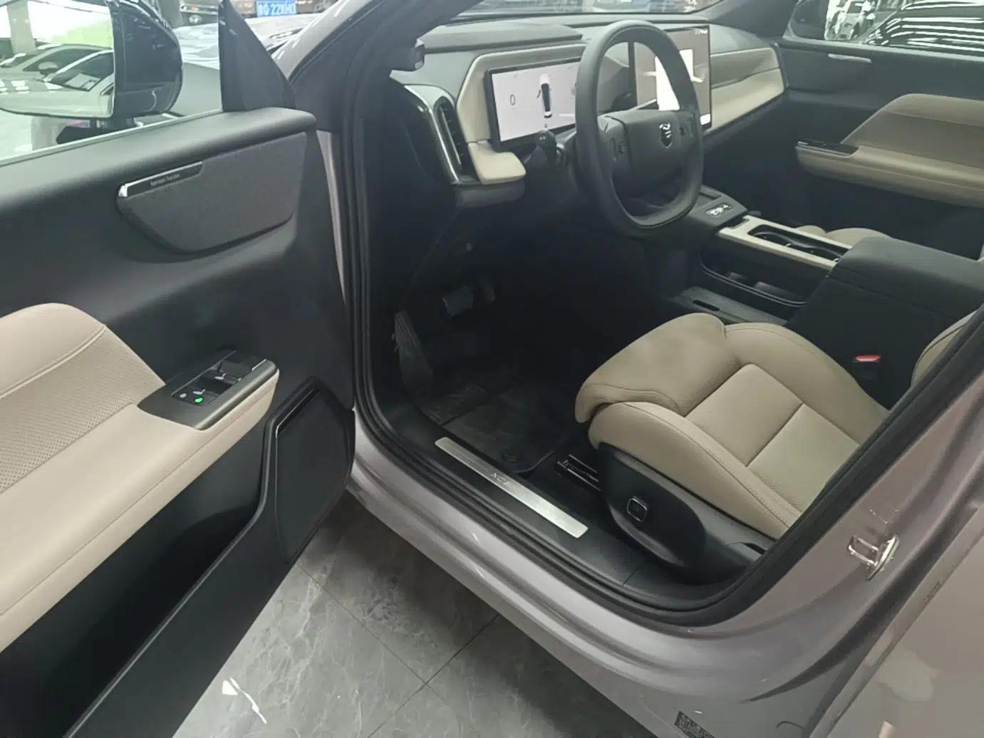 Volvo XC70 Plug-in Hybrid 2026 Model Four-Wheel Drive Long-Range Plus — миниатюра 23