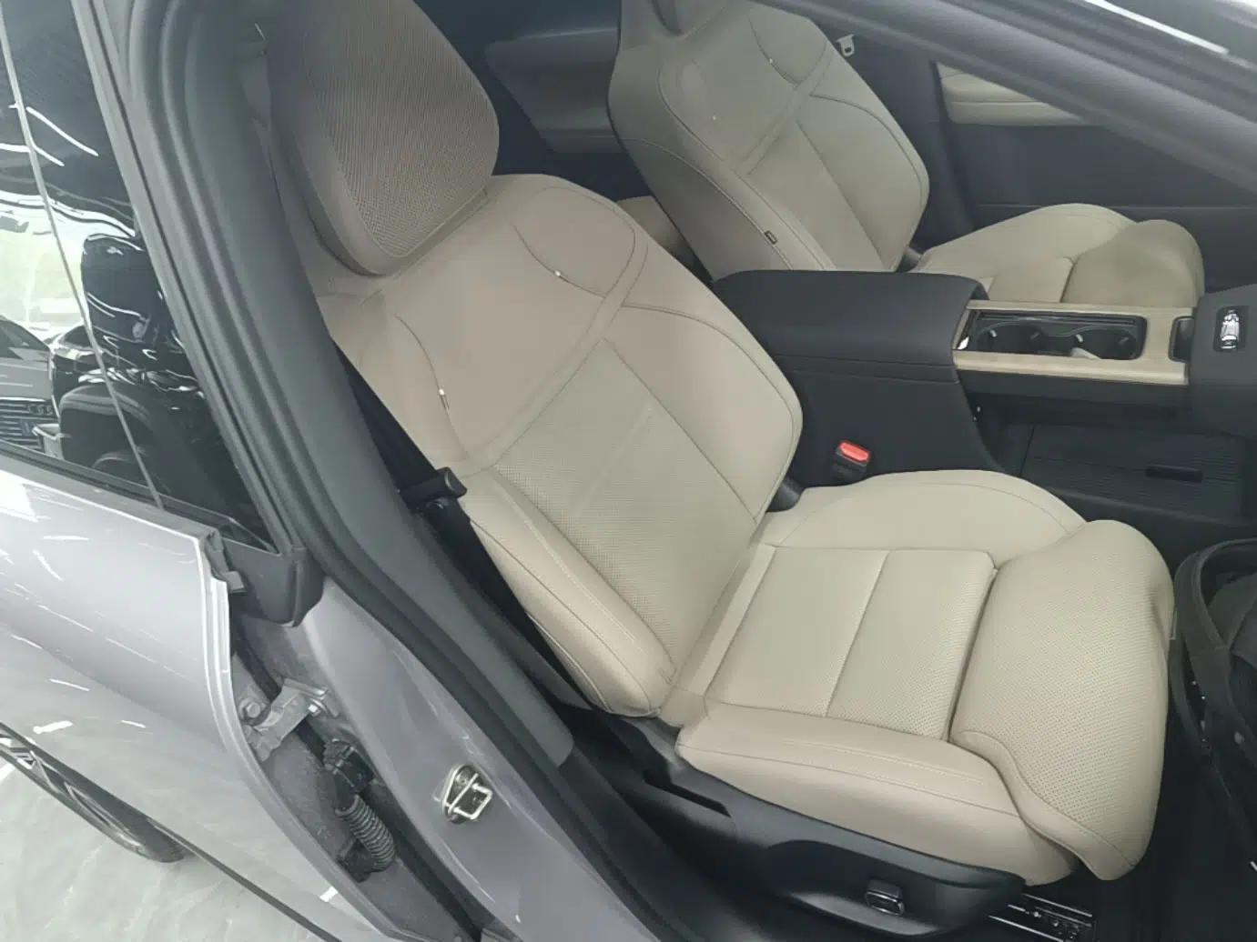 Volvo XC70 Plug-in Hybrid 2026 Model Four-Wheel Drive Long-Range Plus — миниатюра 24