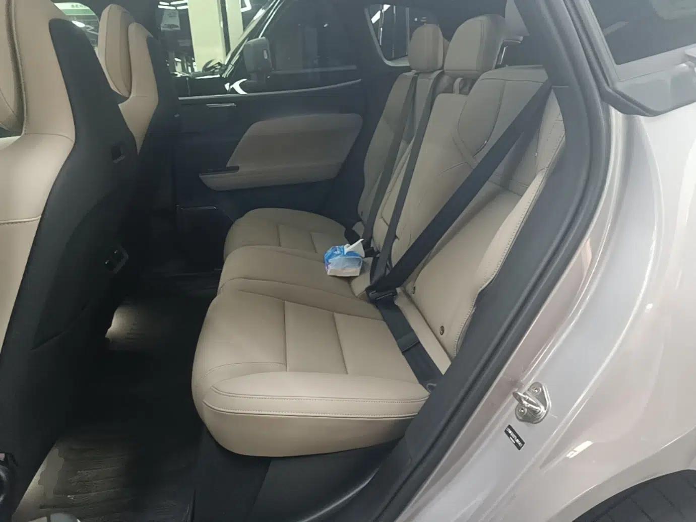 Volvo XC70 Plug-in Hybrid 2026 Model Four-Wheel Drive Long-Range Plus — миниатюра 25