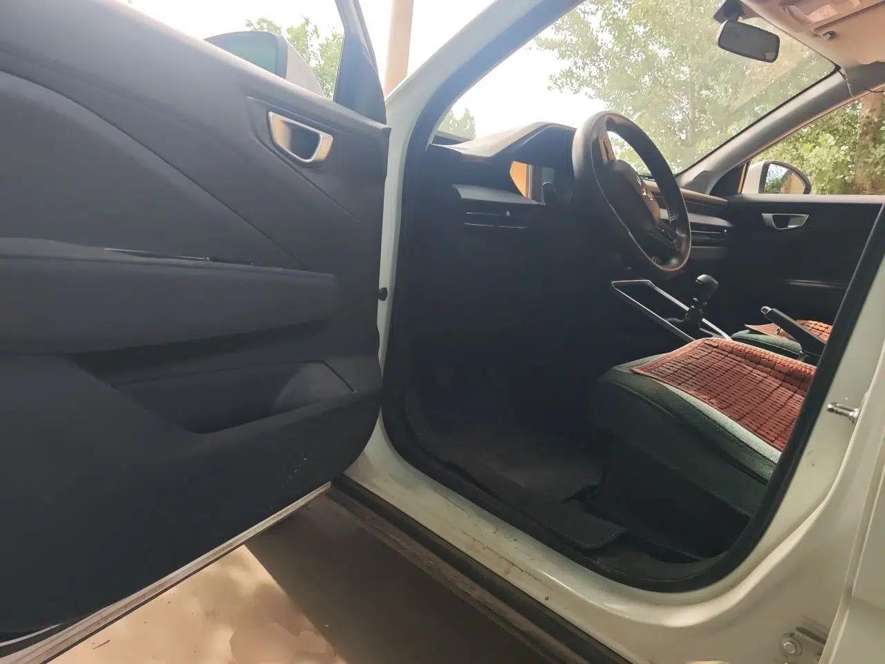 Wuling Alvez 2022 1.5L Manual Free-Style Model — миниатюра 13