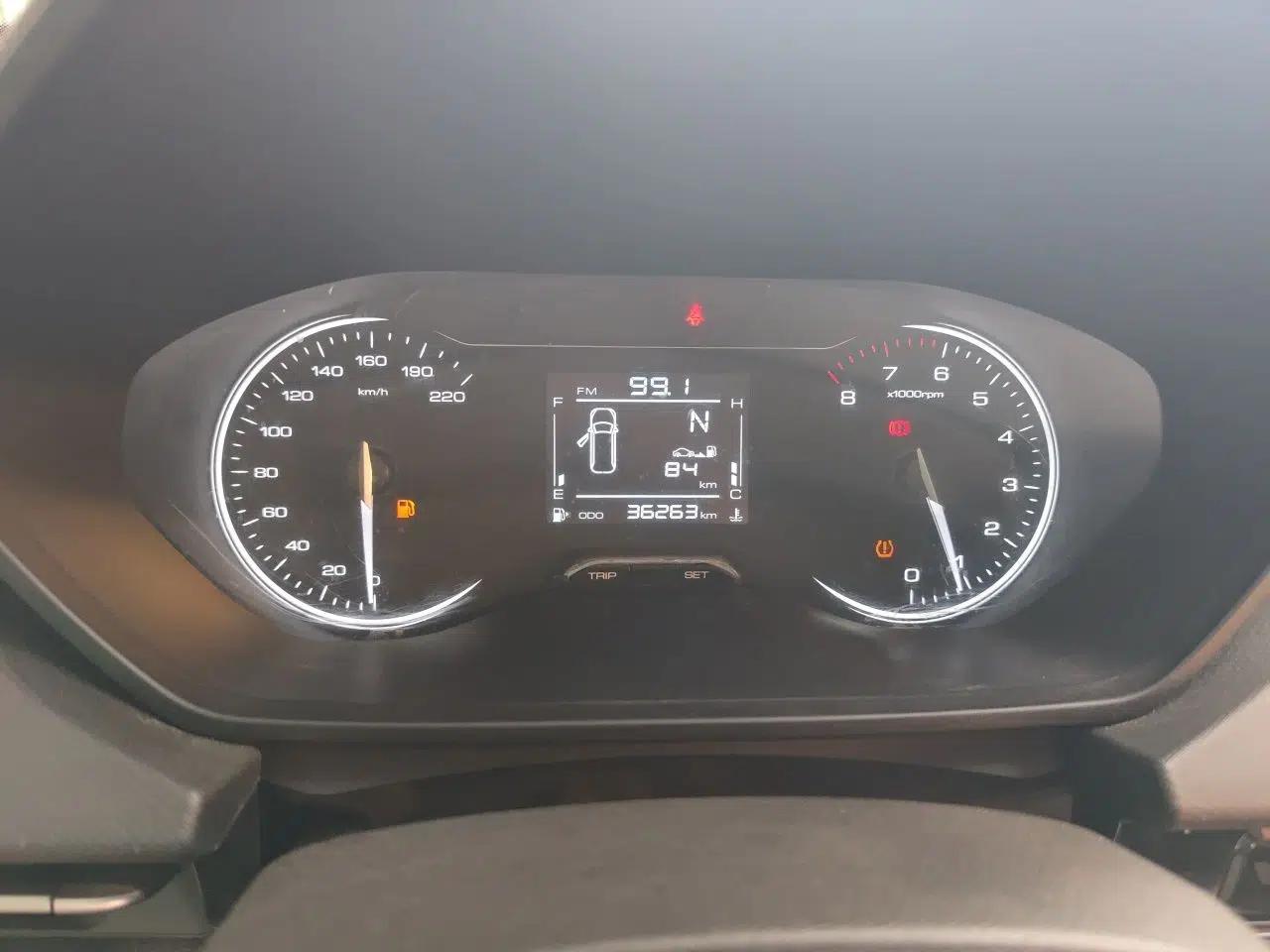 Wuling Alvez 2022 1.5L Manual Free-Style Model — миниатюра 8