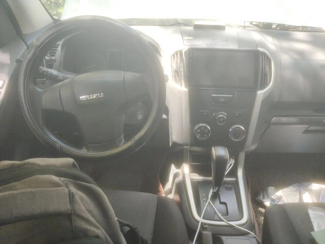 Isuzu D-MAX 2015 2.5T Two-Wheel Drive Automatic High-Performance Elite Version 4JK1 — миниатюра 18