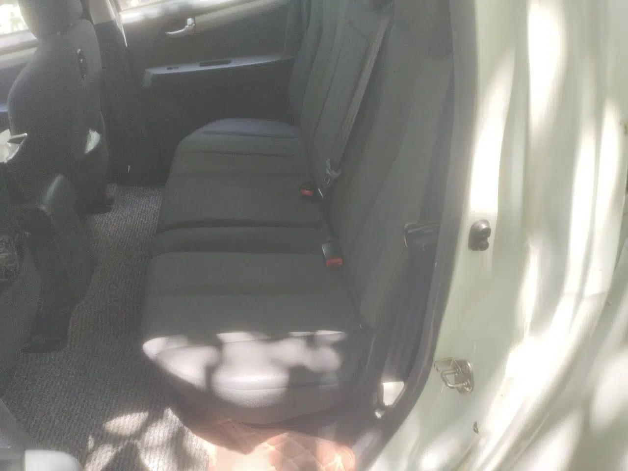 Isuzu D-MAX 2015 2.5T Two-Wheel Drive Automatic High-Performance Elite Version 4JK1 — миниатюра 20