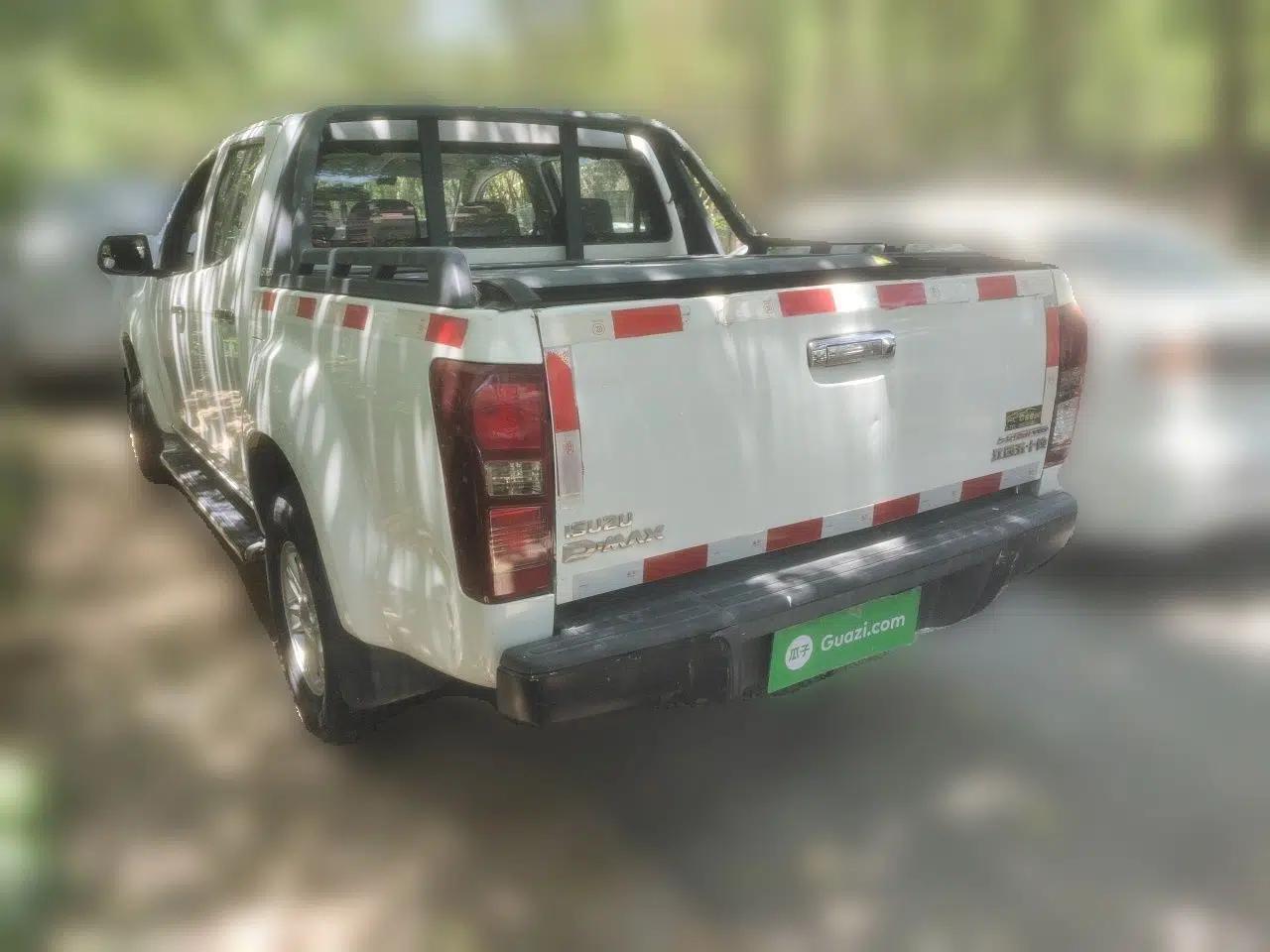 Isuzu D-MAX 2015 2.5T Two-Wheel Drive Automatic High-Performance Elite Version 4JK1 — миниатюра 4