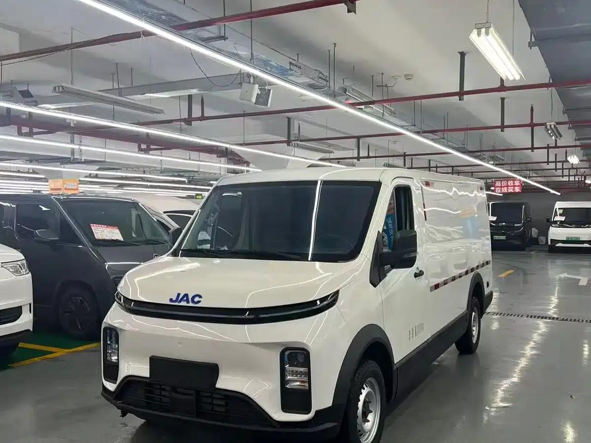 Van Loo 2024 V8 Explorer Edition CATL — миниатюра 1