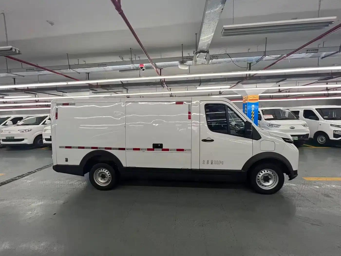 Van Loo 2024 V8 Explorer Edition CATL — миниатюра 4
