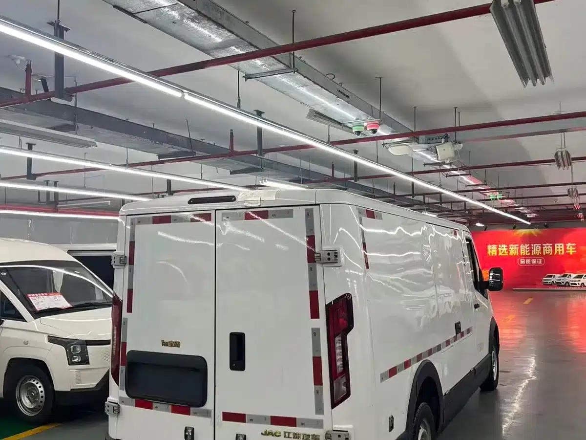 Van Loo 2024 V8 Explorer Edition CATL — миниатюра 7