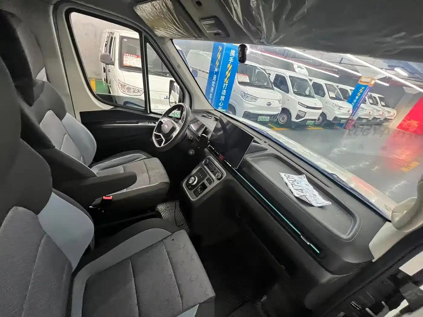 Van Loo 2024 V8 Explorer Edition CATL — миниатюра 10