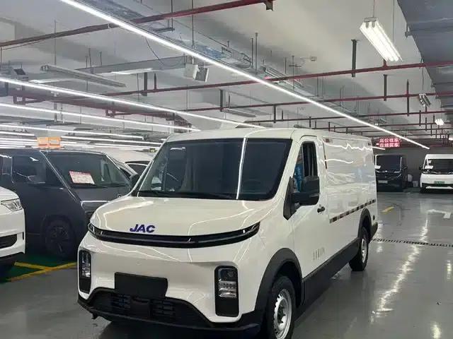 Van Loo 2024 V8 Explorer Edition CATL
