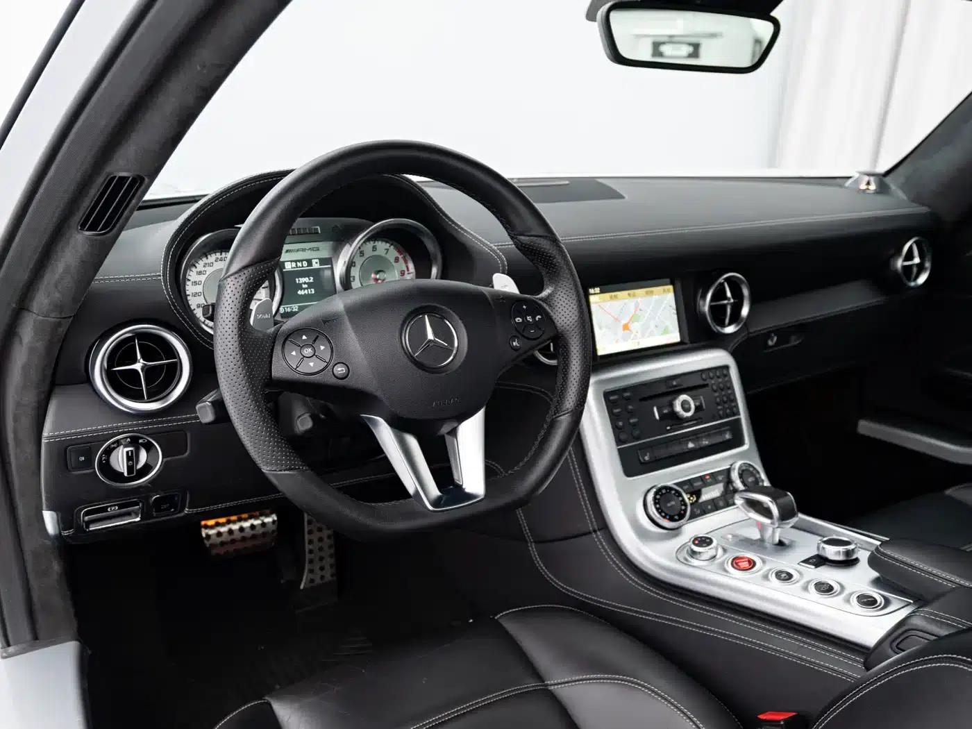2011 Mercedes-Benz SLS AMG — миниатюра 8