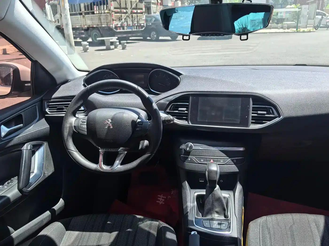 Peugeot 308S 2015 1.2T Automatic Sporty Edition — миниатюра 9