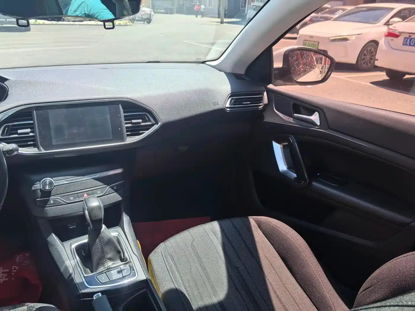 Peugeot 308S 2015 1.2T Automatic Sporty Edition — миниатюра 10