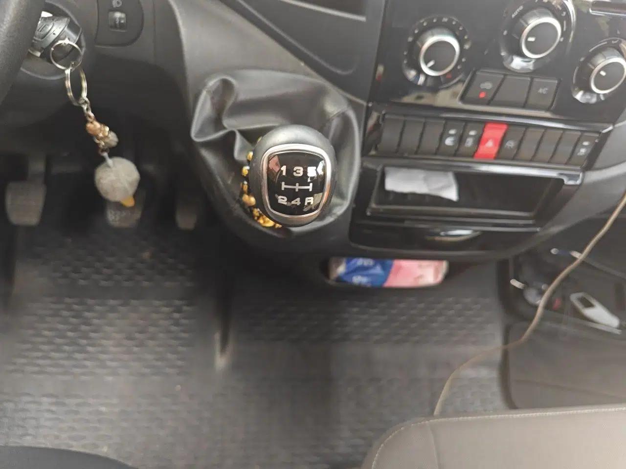 Iveco Eurocargo Iveco Eurocargo 2.0 manual diesel 7-seater version — миниатюра 14