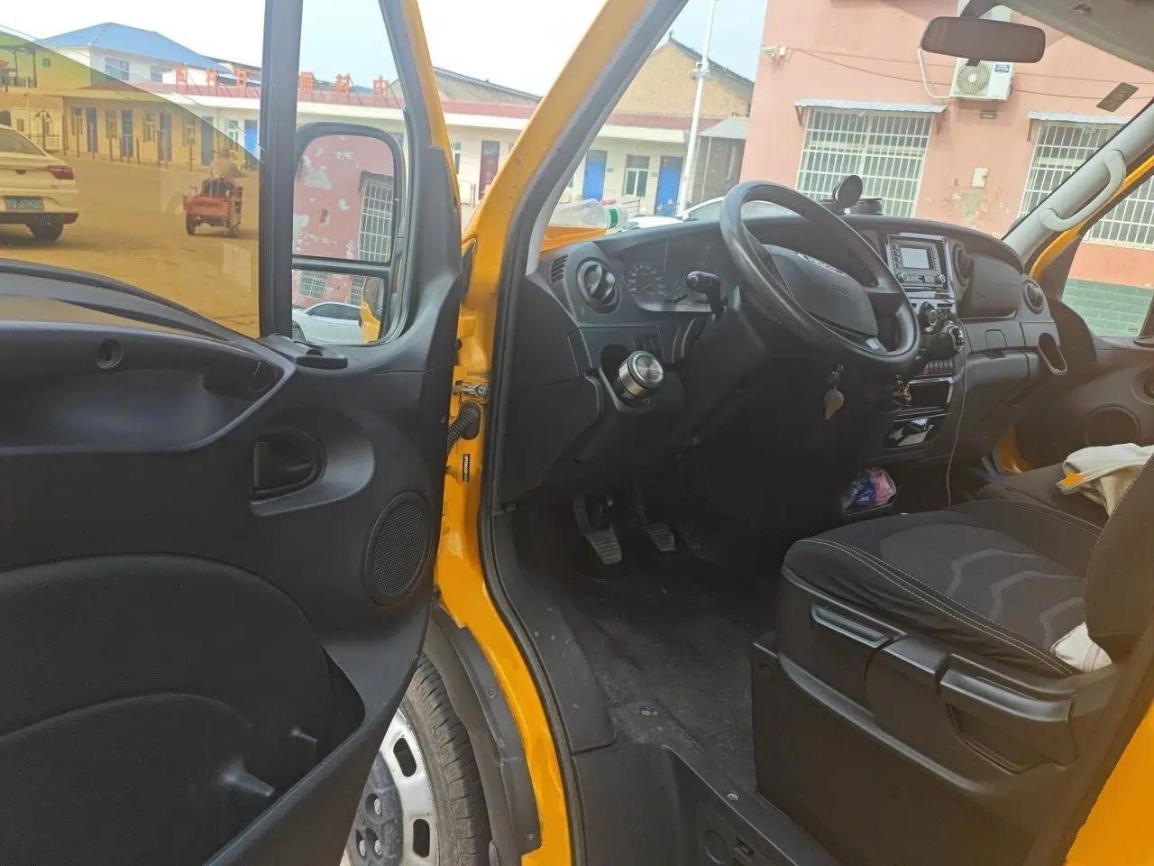 Iveco Eurocargo Iveco Eurocargo 2.0 manual diesel 7-seater version — миниатюра 16