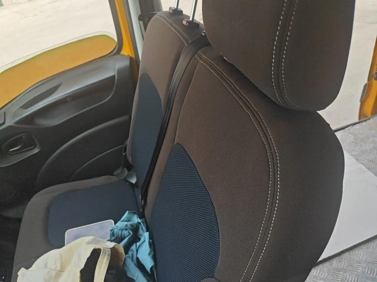 Iveco Eurocargo Iveco Eurocargo 2.0 manual diesel 7-seater version — миниатюра 17