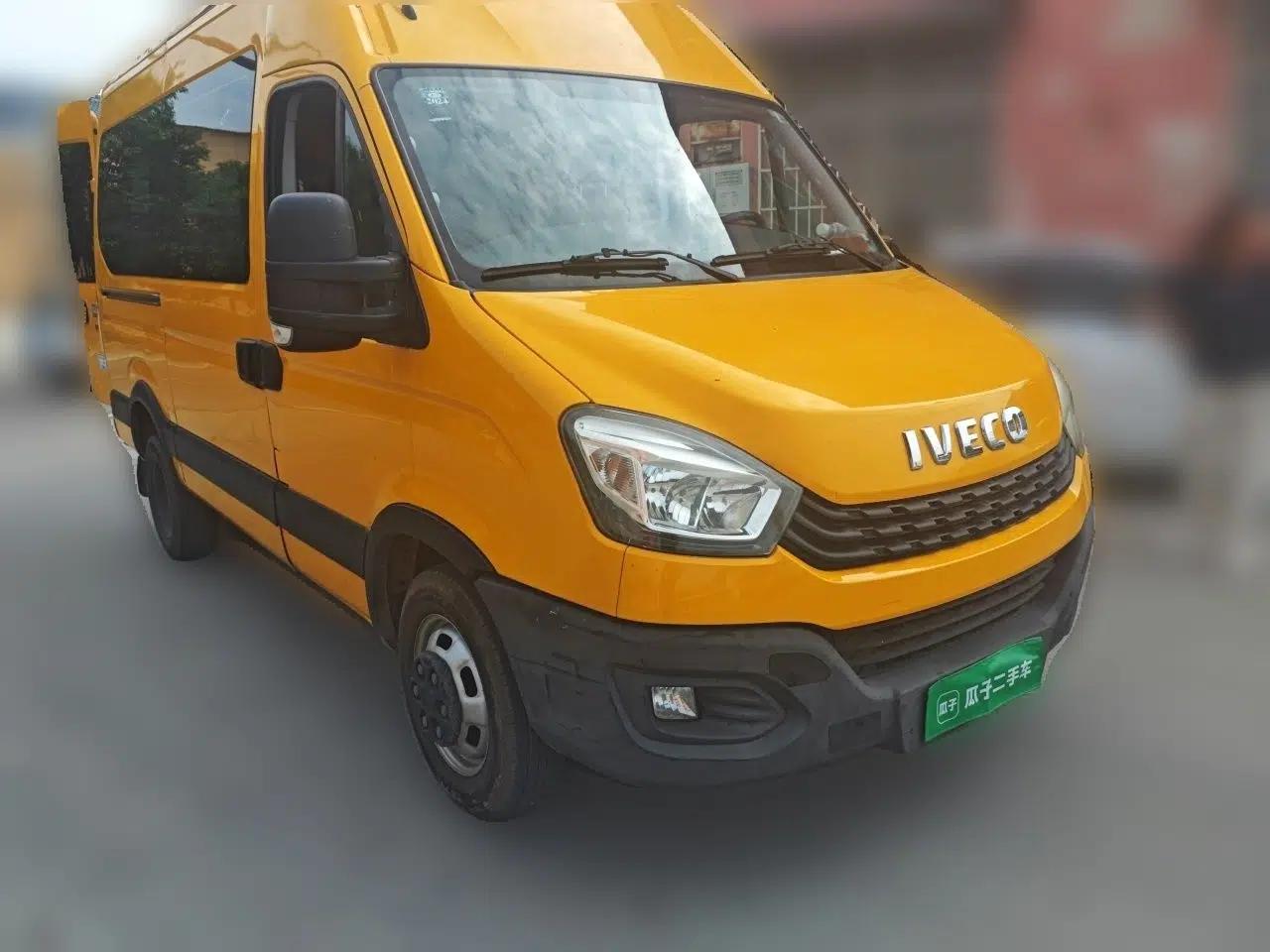 Iveco Eurocargo Iveco Eurocargo 2.0 manual diesel 7-seater version — миниатюра 3