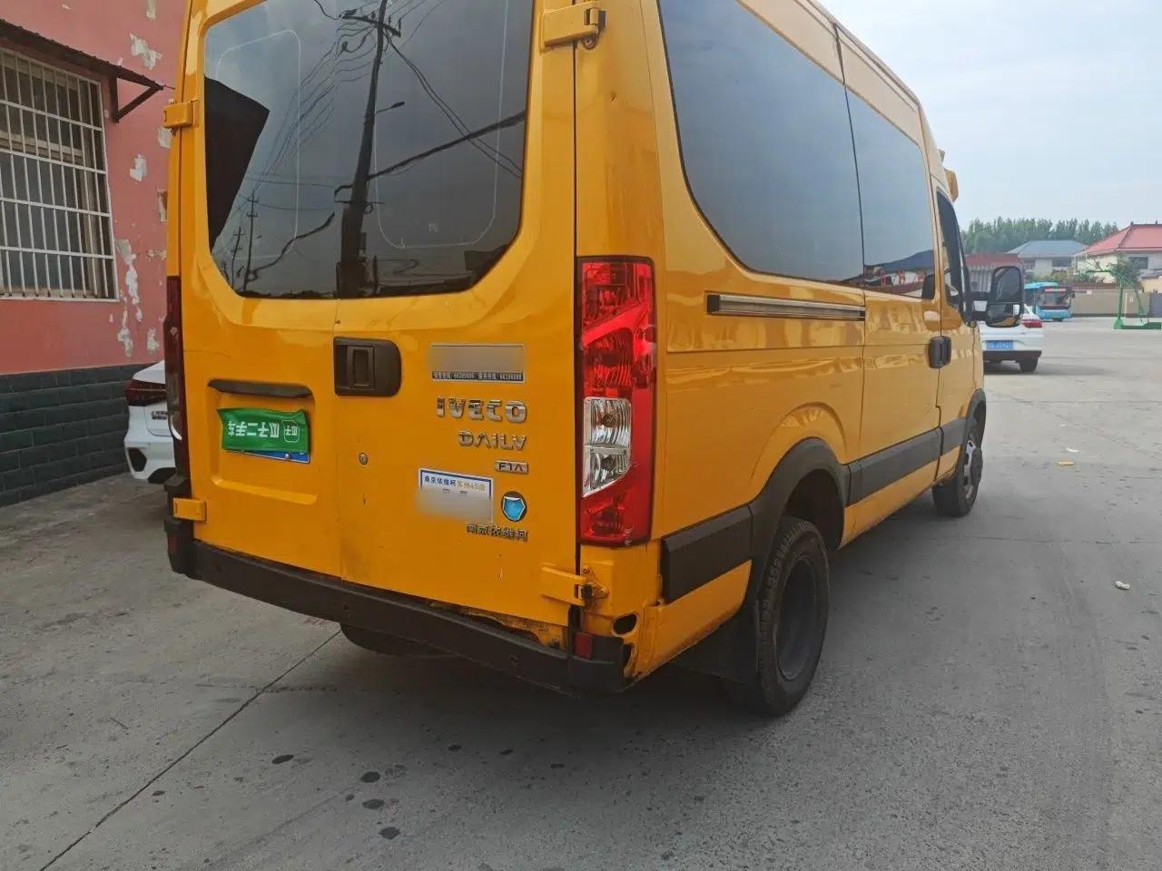 Iveco Eurocargo Iveco Eurocargo 2.0 manual diesel 7-seater version — миниатюра 6