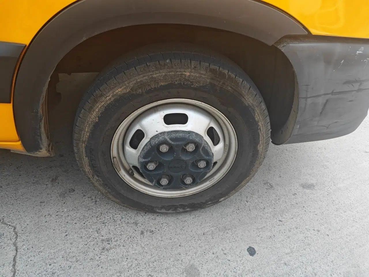 Iveco Eurocargo Iveco Eurocargo 2.0 manual diesel 7-seater version — миниатюра 8