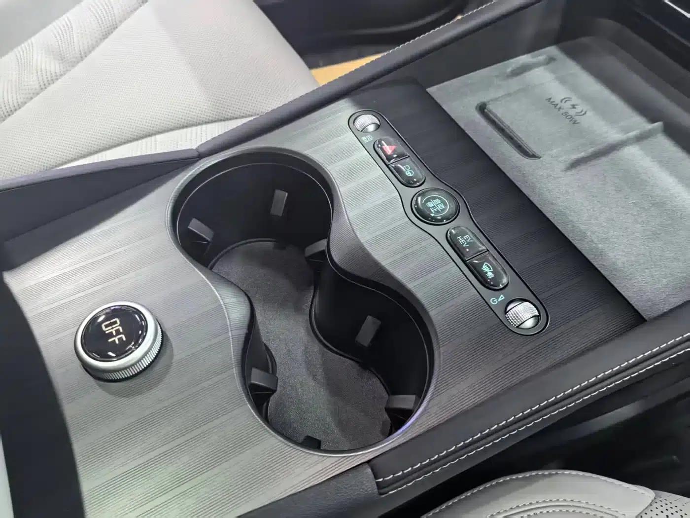 Seal 06 DM-i Touring Edition 2025 DM-i 150KM Flagship Model — миниатюра 18