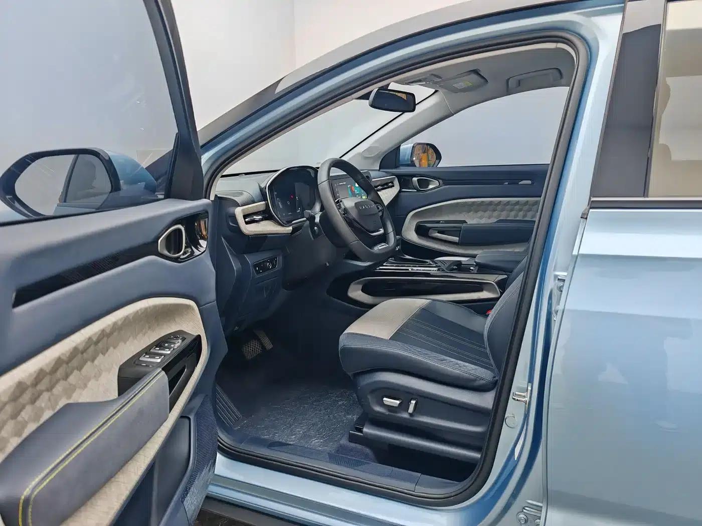 Baojun RM-5 2019 1.5T CVT 24-Hour Online Elite 7-Seater — миниатюра 14