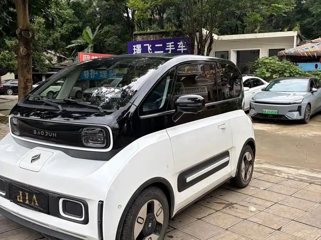 Baojun E300 2020 Plus Interstellar Smart Edition — миниатюра 3